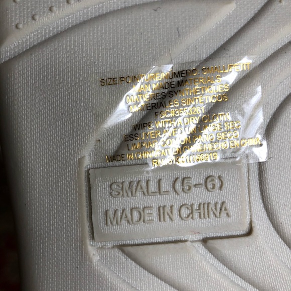 FUZZY BOOTY SLIPPERS - Picture 6 of 13